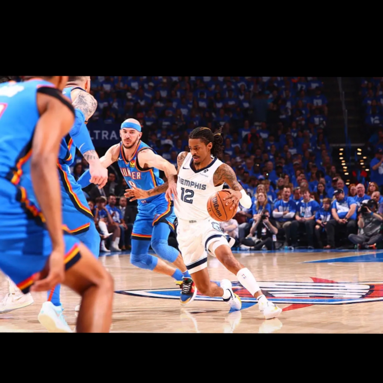 孟菲斯灰熊训练开放日，关键时刻内部沟通引欢呼，中超在即，年轻球员得到机会的简单介绍