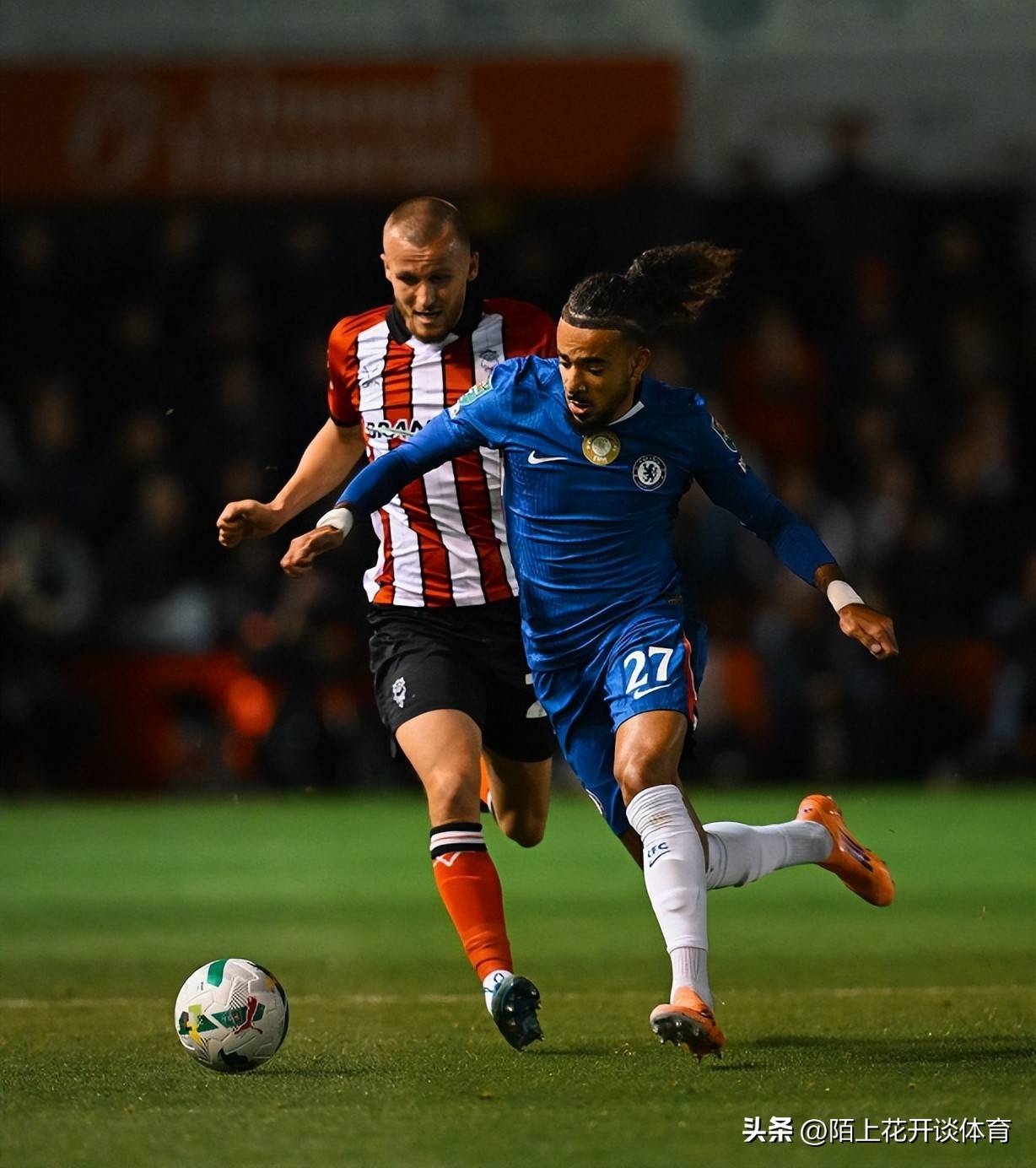 足球比分关于切尔西训练开放日，冲刺阶段止住颓势引欢呼，意大利杯在即，年轻球员得到机会的信息