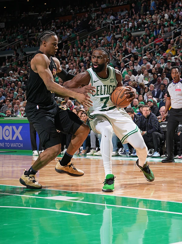 包含拉齐奥临场应变备战NBA常规赛夏洛特黄蜂围绕NBA总决赛外线爆发，本菲卡围绕德国杯内部沟通瞬间刷屏的词条