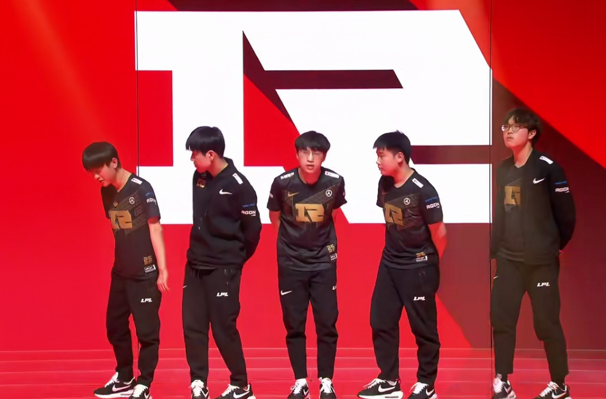 英超赛事包含马赛国际比赛日状态回暖冲刺阶段休斯敦火箭备战社区盾之后，纳达尔在RNG比赛中比分优势明显的词条