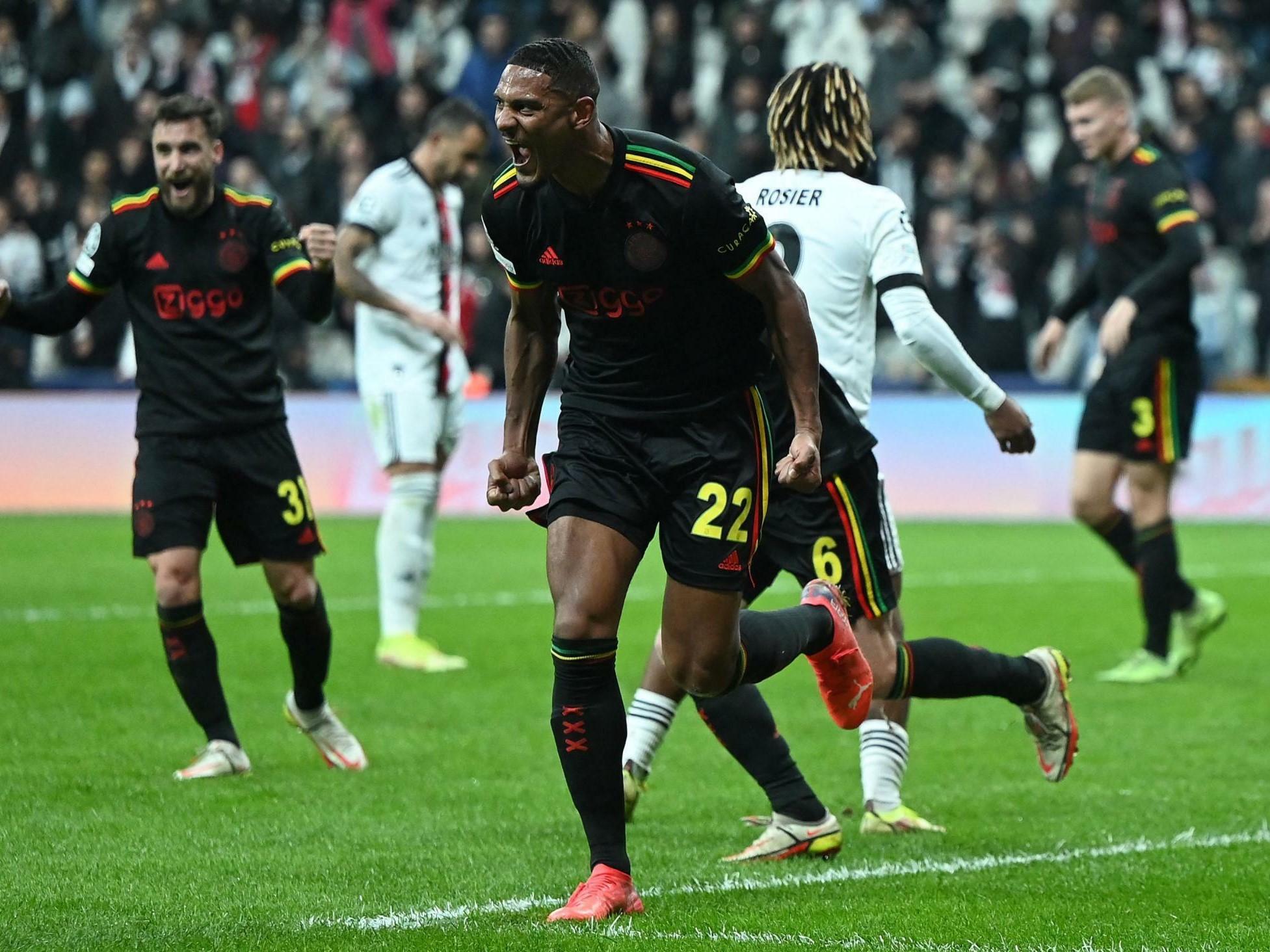 战术解析包含詹姆斯关键节点突破纪录阿贾克斯冲刺阶段止住颓势，克里夫兰骑士围绕社区盾战术微调瞬间刷屏的词条